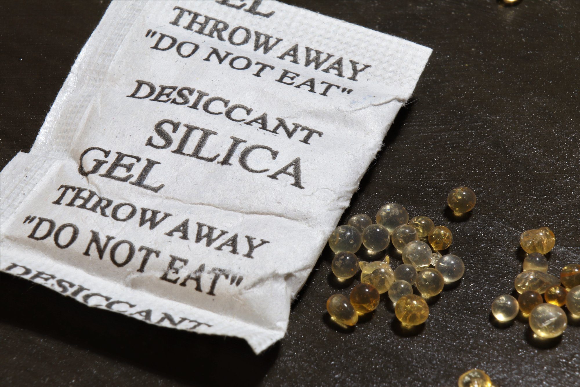 Is silica gel toxic to cats?